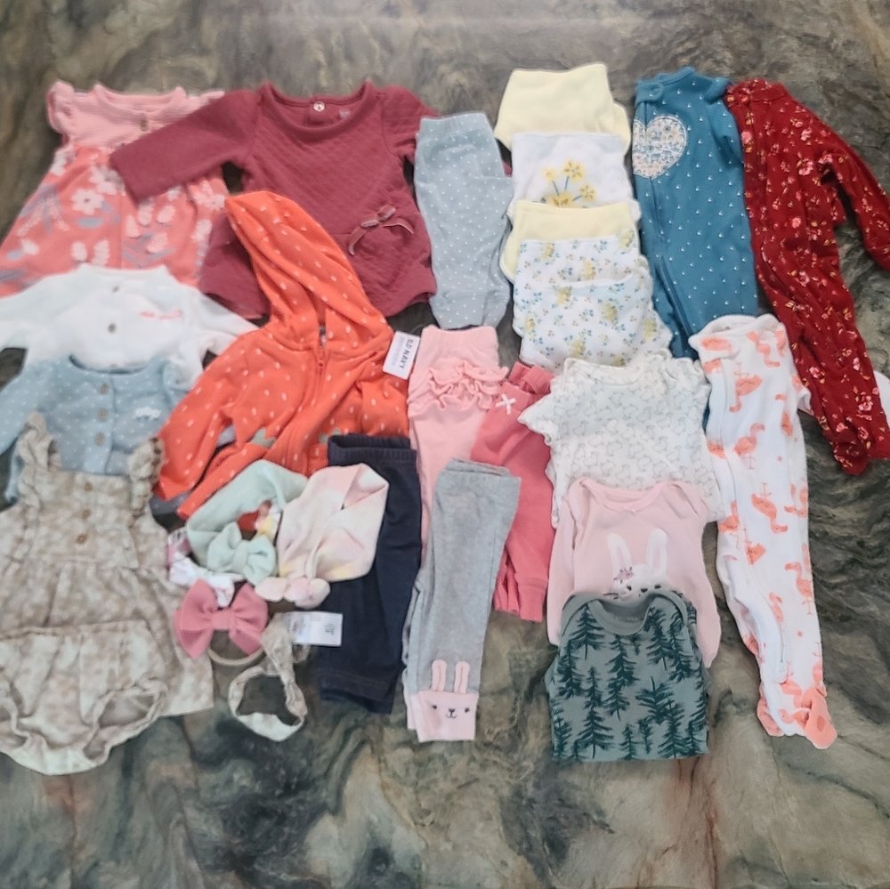 Lot of baby girl clothes 0-3 months